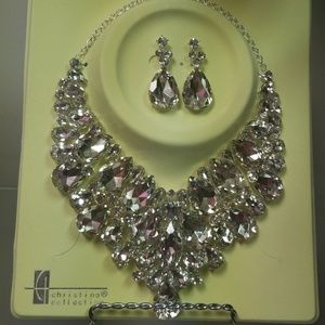 Statement necklace